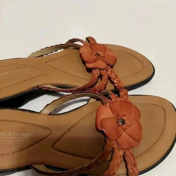 Women's EXPRESSIONS Tan Leather Sandals w/ Tan Detailed FLOWER Size 7 - Picture 5 of 7